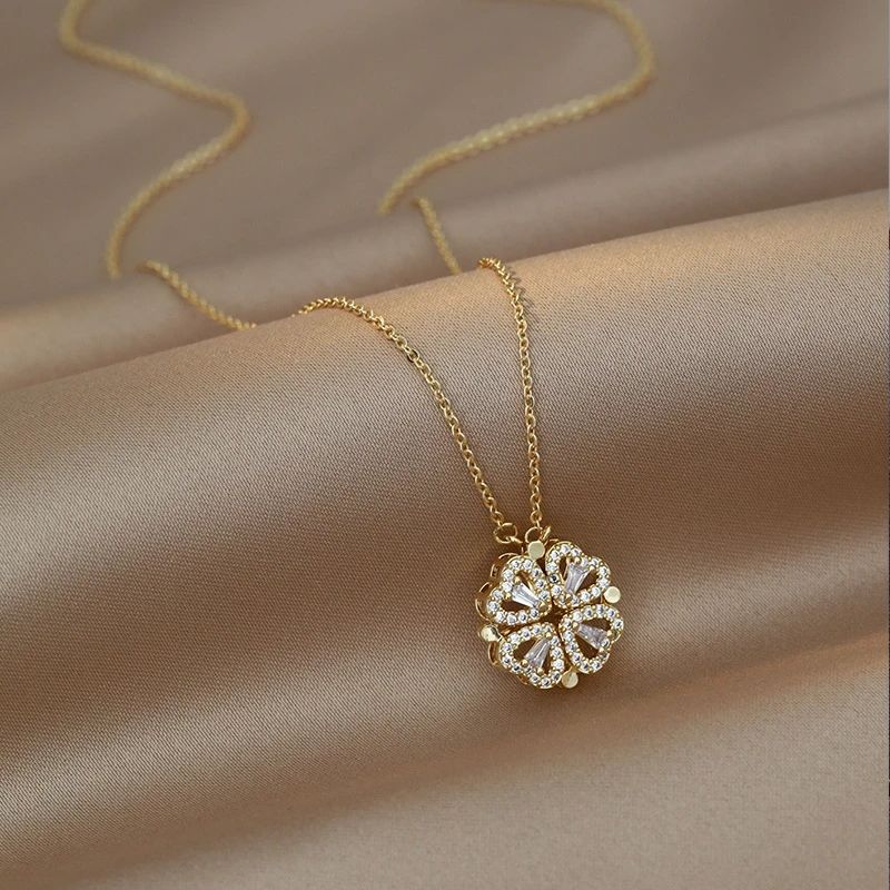 CLOVER ELEGANCE™ NECKLACE